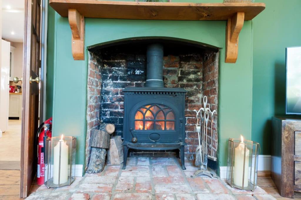 Firs Sleeps 15 Stunning Country House With Hot Tub Sudbourne Exterior photo