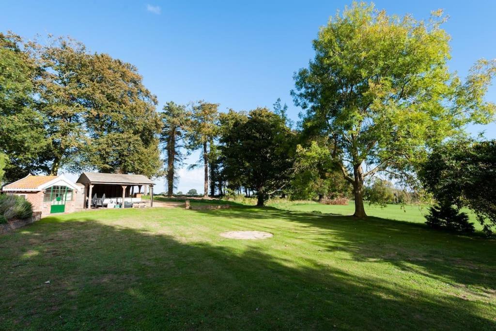Firs Sleeps 15 Stunning Country House With Hot Tub Sudbourne Exterior photo