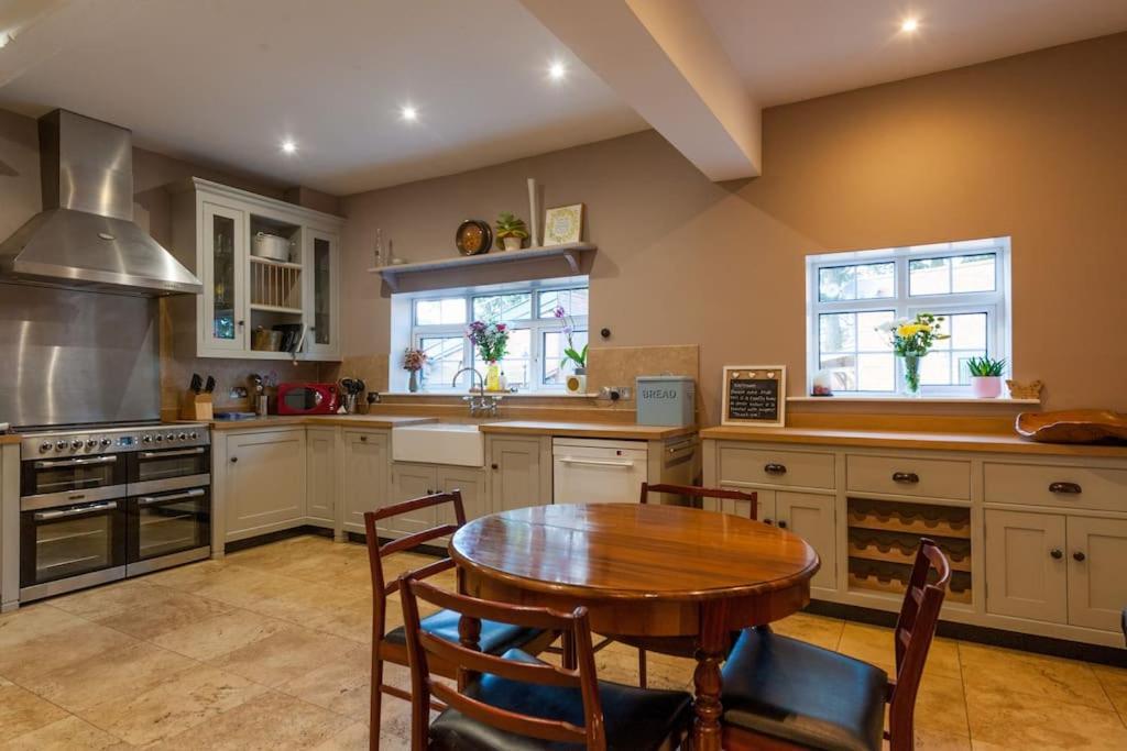 Firs Sleeps 15 Stunning Country House With Hot Tub Sudbourne Exterior photo